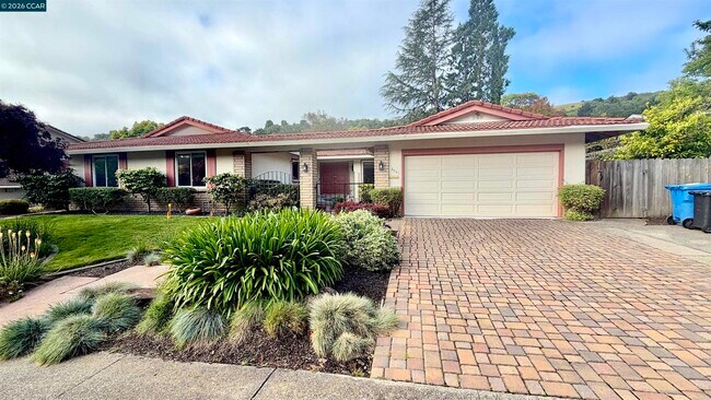 Building Photo - 3941 Campolindo Dr