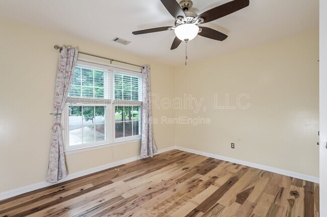 Building Photo - 985 Taylor Pkwy