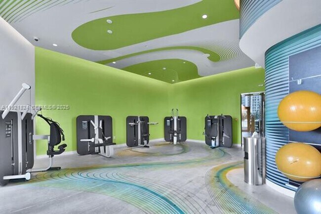 Building Photo - 501 NE 31st St