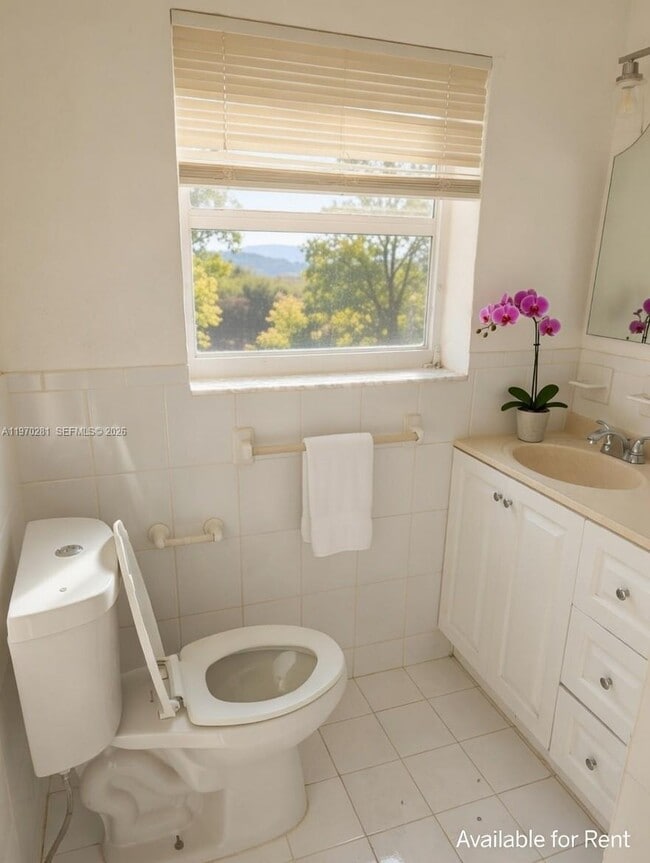 Building Photo - 146 NE 1st Ave