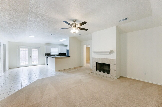 Building Photo - 10104 Englewood Ave