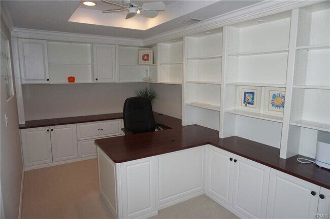 Building Photo - 12 Holly St