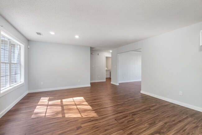 Building Photo - Home in Haskell