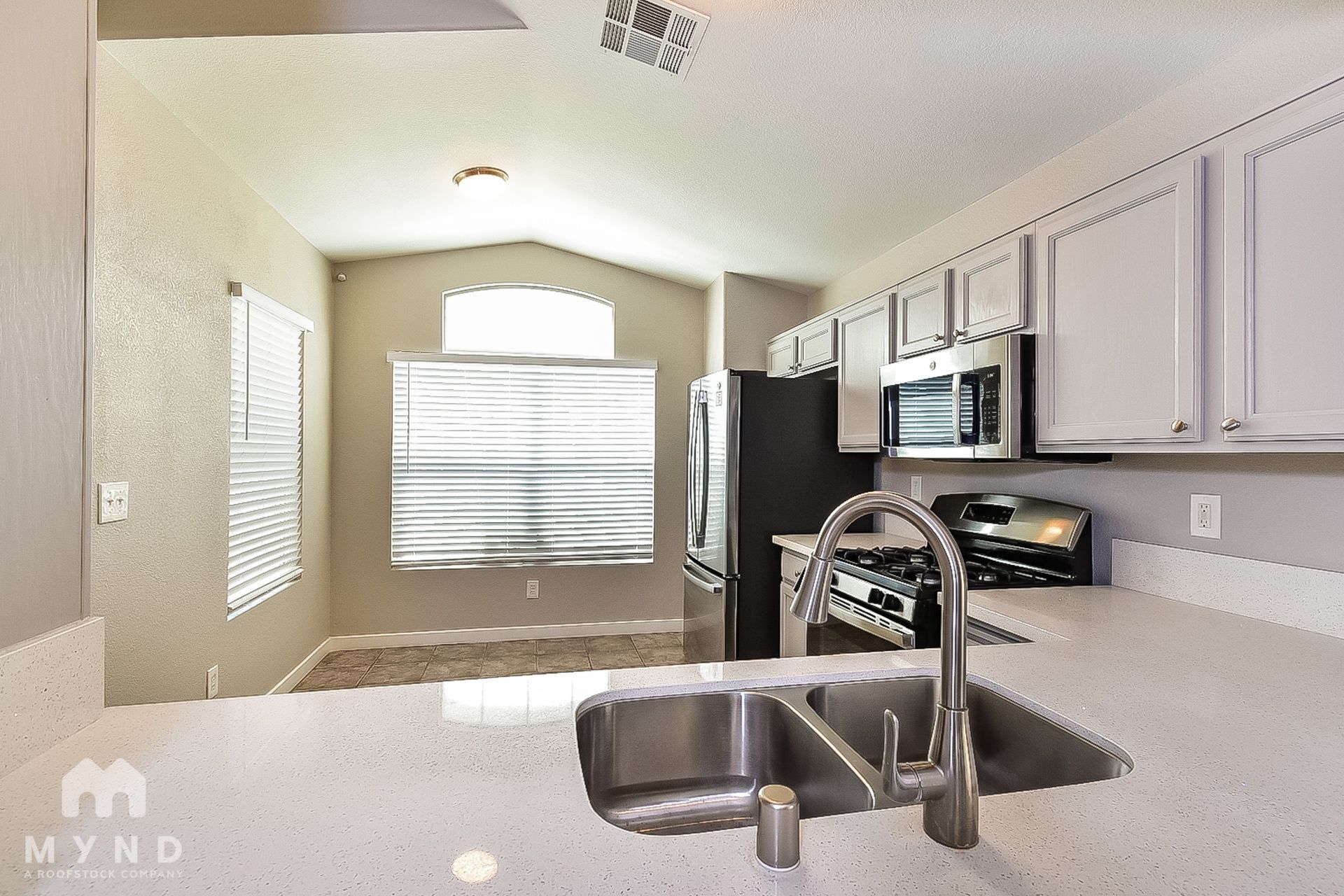 Building Photo - 8116 Dinsmore Dr