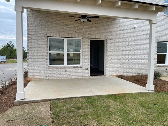 Building Photo - Townhome Available August 2026!