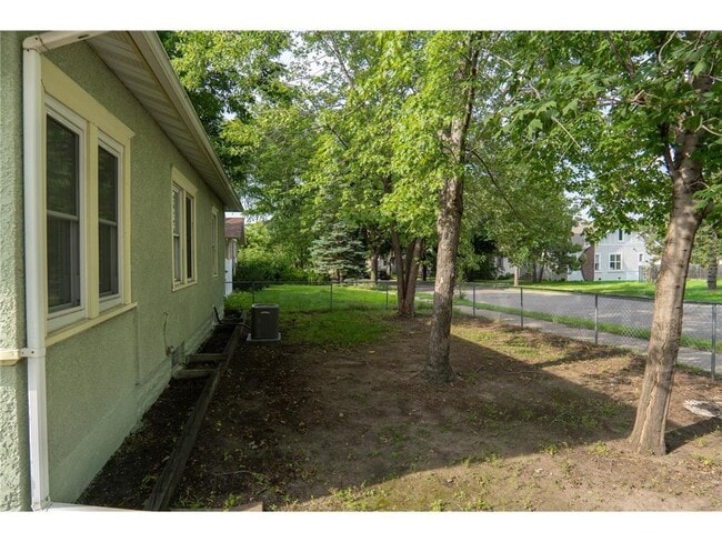 Building Photo - 1002 Lowry Ave N