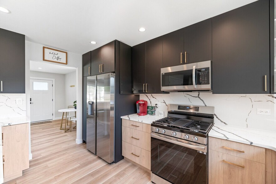 Building Photo - 1023 S Wolf Rd