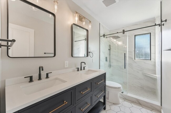 Building Photo - 5416 Winton St