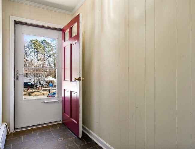 Building Photo - Spacious 3 Bed 2 Bath Rancher Available NOW