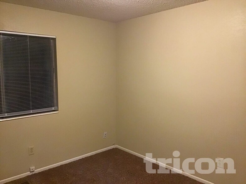 Building Photo - 2020 Burnside Dr