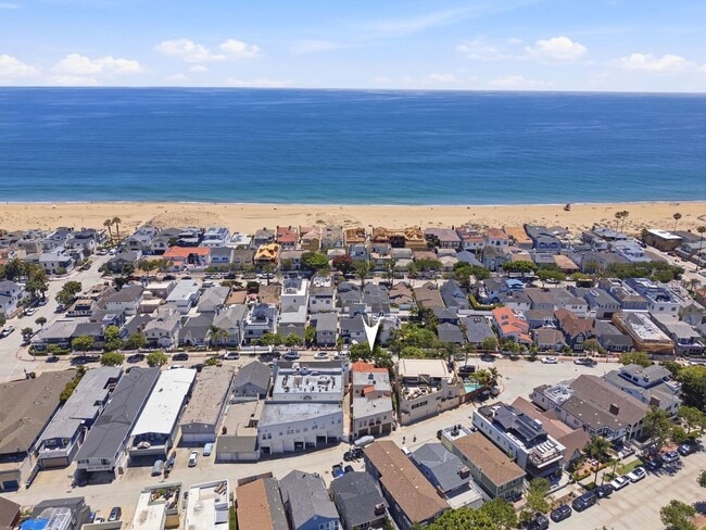 Building Photo - 1520 Miramar Dr