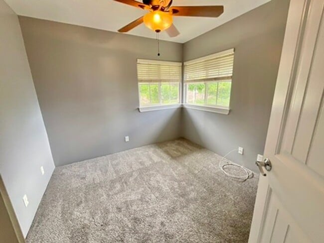 Building Photo - 4 bedroom, 2.5 bath, Mountain and Ocean Balcony Views, Solar Panels