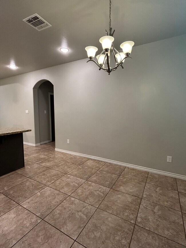 Building Photo - Beautiful Home is Desert Ridge