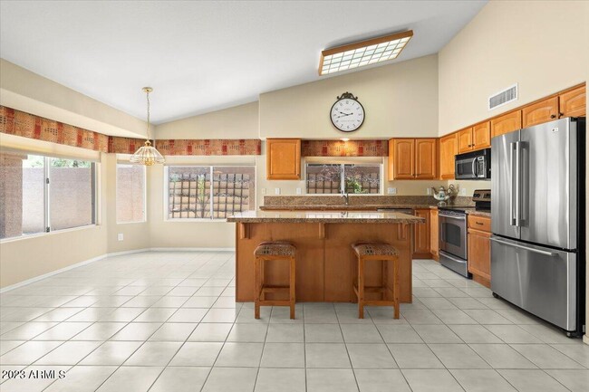 Building Photo - 4326 E Rancho Tierra Dr