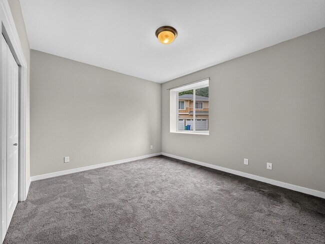 Building Photo - 15249 NE Woodland Pl