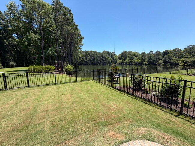 Building Photo - Beautiful Four Bedroom Fully Furnished Home Located in The Walk!