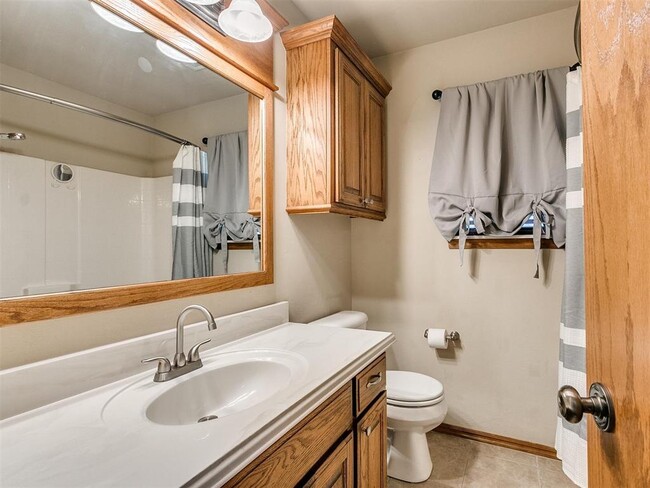 Building Photo - 1001 N Barn Hill Way