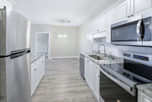 Building Photo - 2 Bedrooms 2 Bathrooms Condo