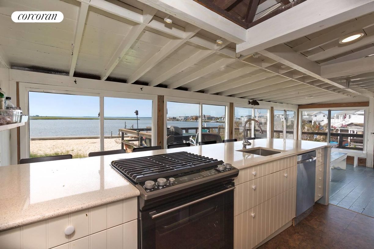 Building Photo - 39 Point Rd