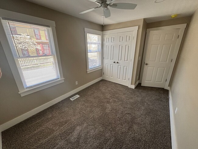 Building Photo - 3 Bedroom House