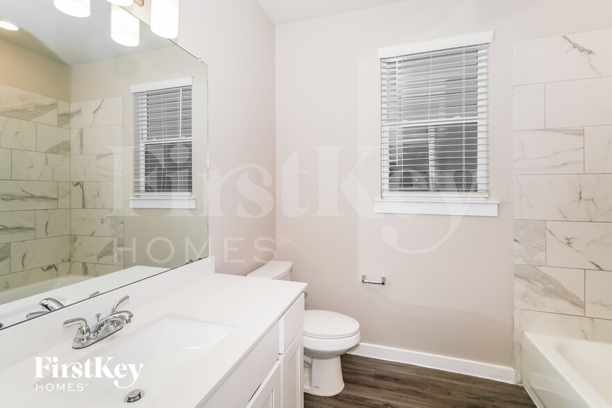 Building Photo - 309 N Centro Cir