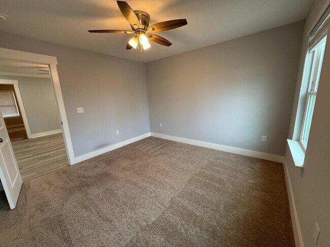 Building Photo - 6810 City View Dr