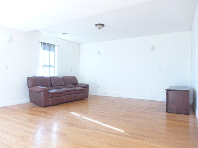 Building Photo - 48 Dudley St