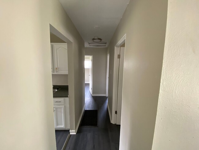 Building Photo - 10648 Spring Garden Dr