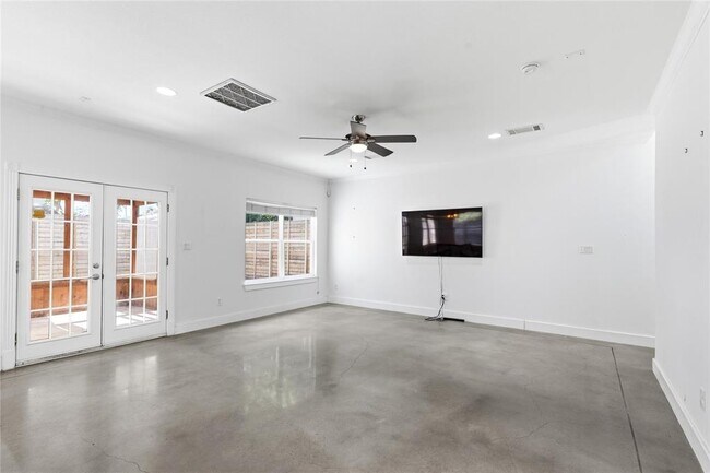 Building Photo - 2610 Hidalgo St
