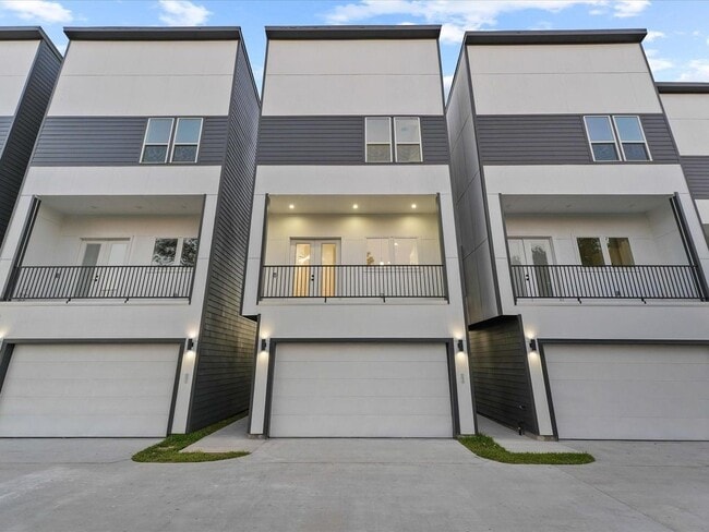 Building Photo - 6627 Katarani Dr