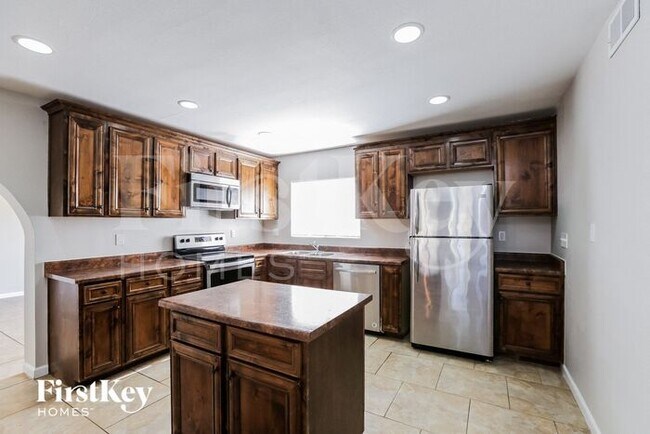 Building Photo - 9605 N 43rd Ln