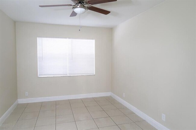 Building Photo - 2741 NW 58th Terrace