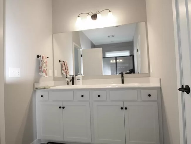 Building Photo - Charming 4 beds 3 baths in Powell!