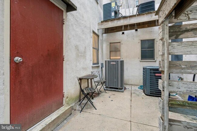 Building Photo - 530 S 15th St