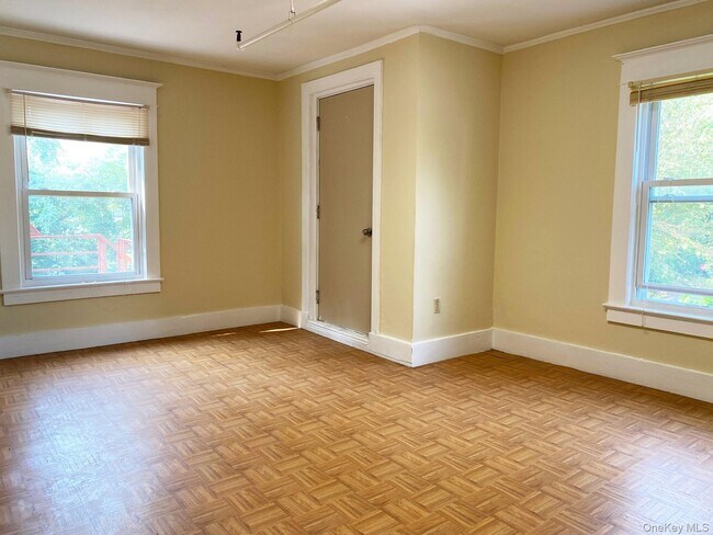 Building Photo - 15 Woodcrest Ave