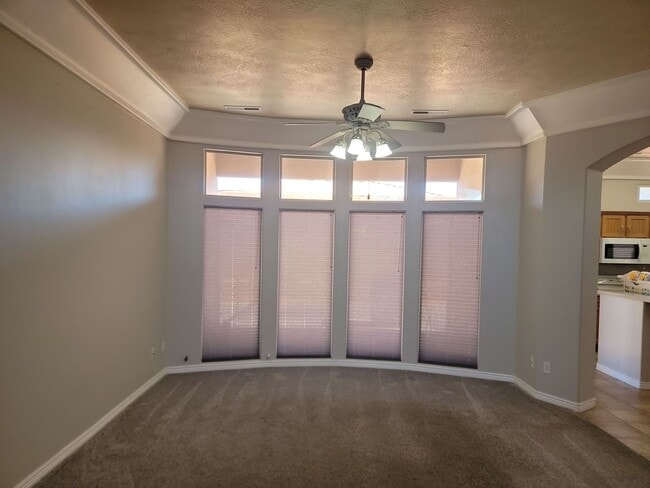 Building Photo - Single-Level 3 Bedroom Home with Fenced Ya...