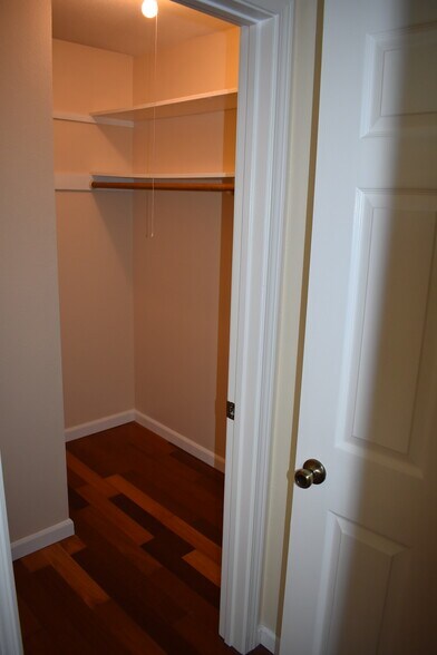 Building Photo - 200 SW Florence Ave