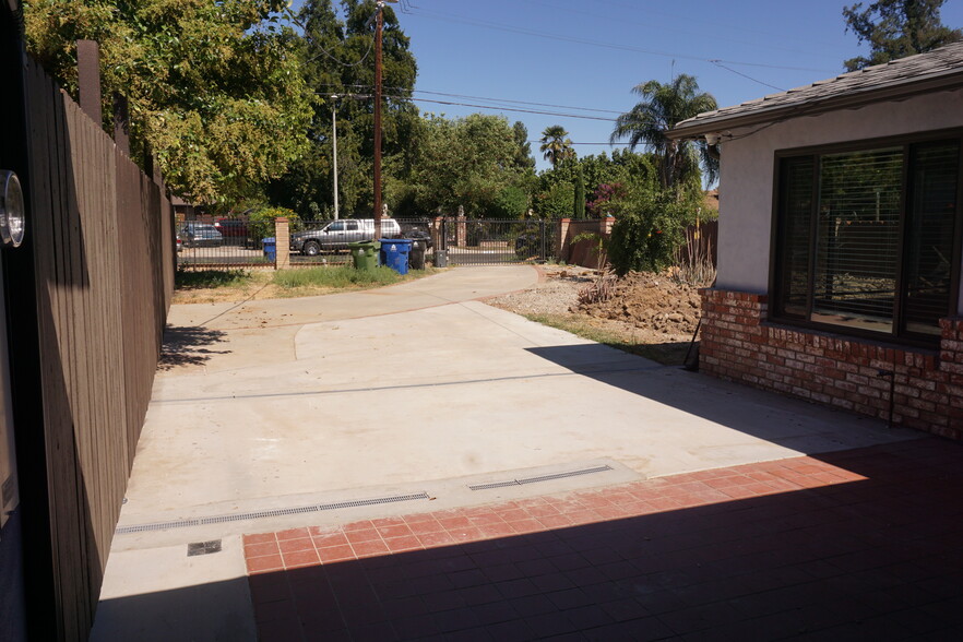 Building Photo - 7543 Enfield Ave
