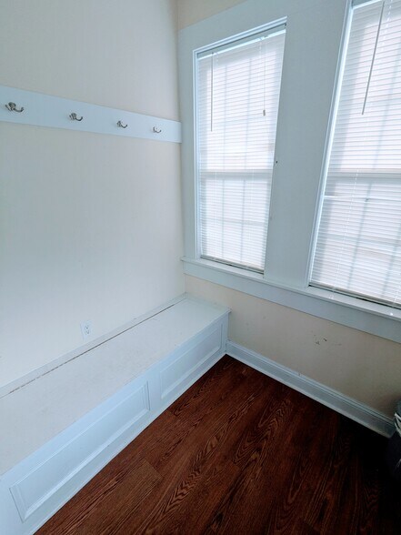 Building Photo - 1329 Penn Ave