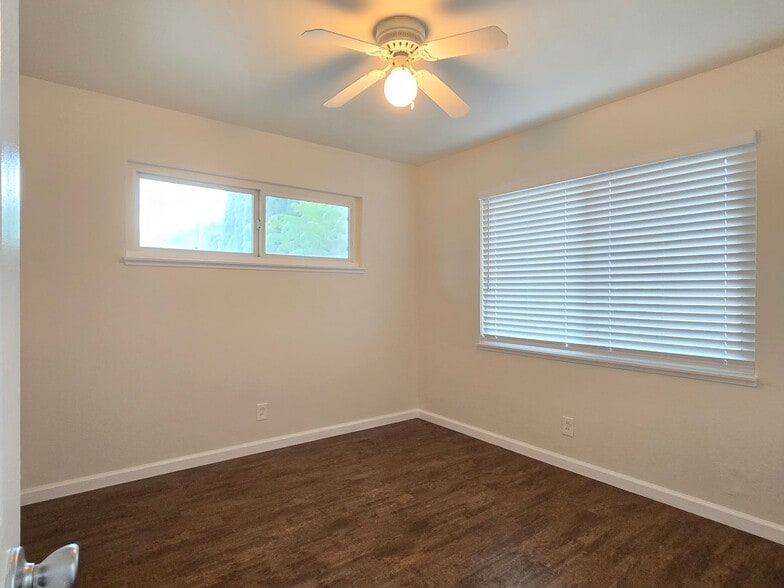 Building Photo - 511-523 E Reed St