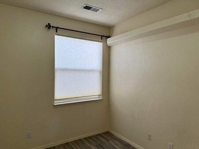Building Photo - 9704 Lagrima De Oro Rd NE