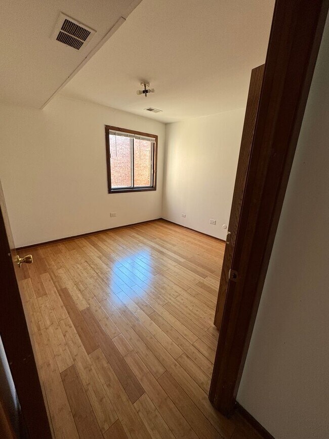 Building Photo - Spacious 2BR Townhome in West Ridge – 1,80...
