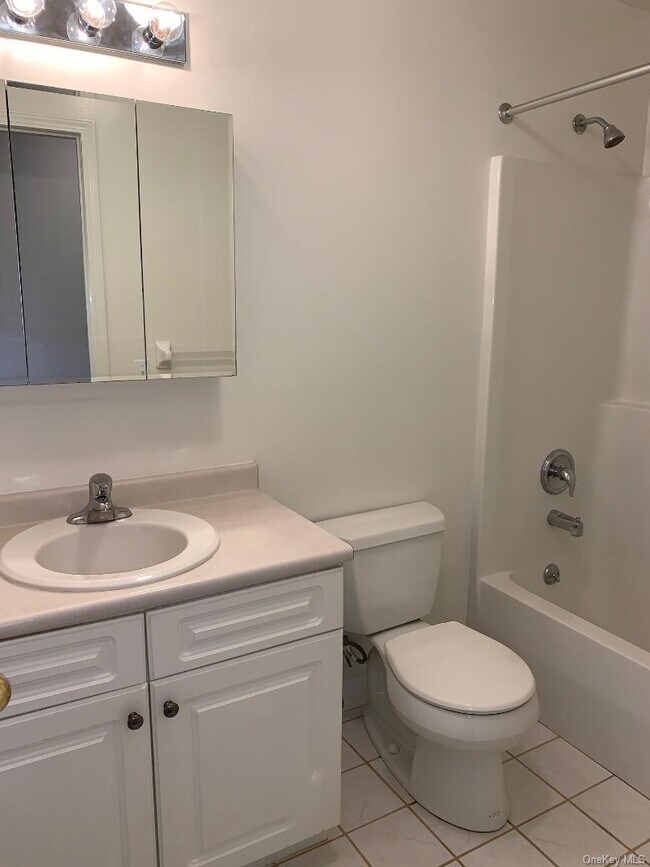 Building Photo - 25 College Ave