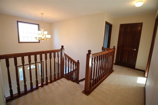 Building Photo - 5147 St Laurent Dr