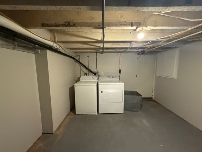 Building Photo - Three Bedroom Home In Baltimore