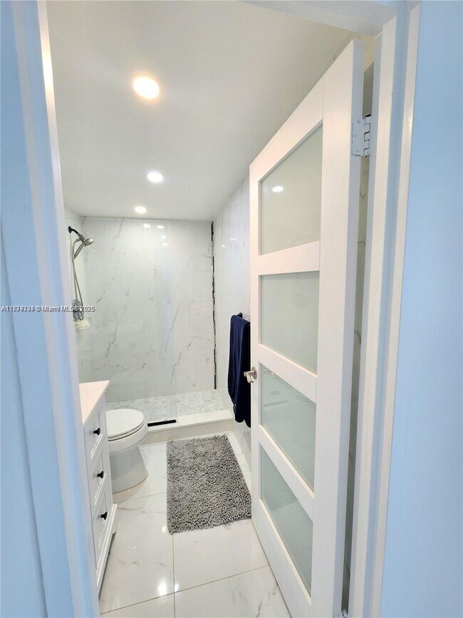 Building Photo - 3725 S Ocean Dr