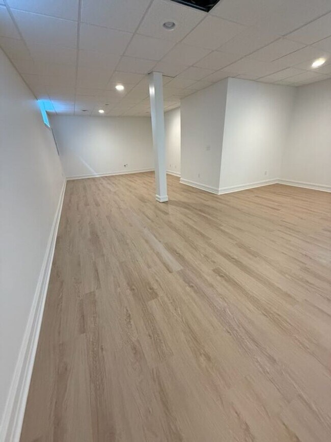 Building Photo - Don't Miss Out!
