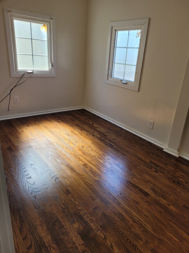 bedroom # 3 - 402 E 18th St