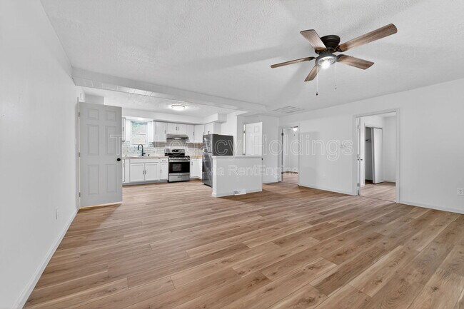 Building Photo - 301 Chew St