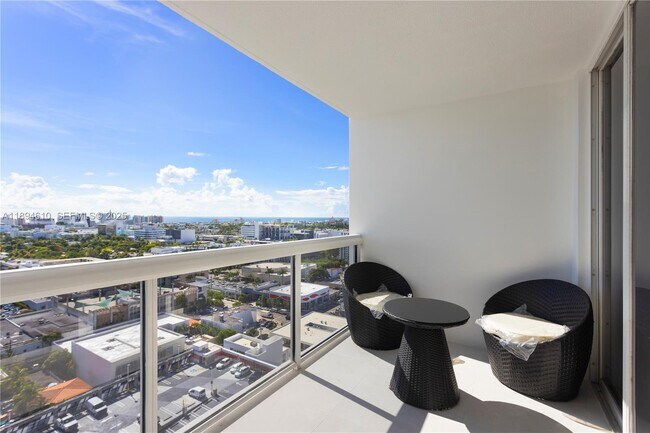 Building Photo - 1800 Sunset Harbour Dr